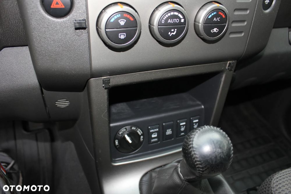 Nissan Pathfinder 2.5 D LE - 10