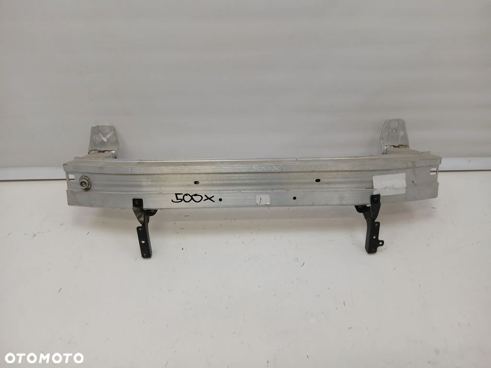 Górna belka wzmocnienie pod przedni zderzak przedniego zderzaka Fiat 500X
