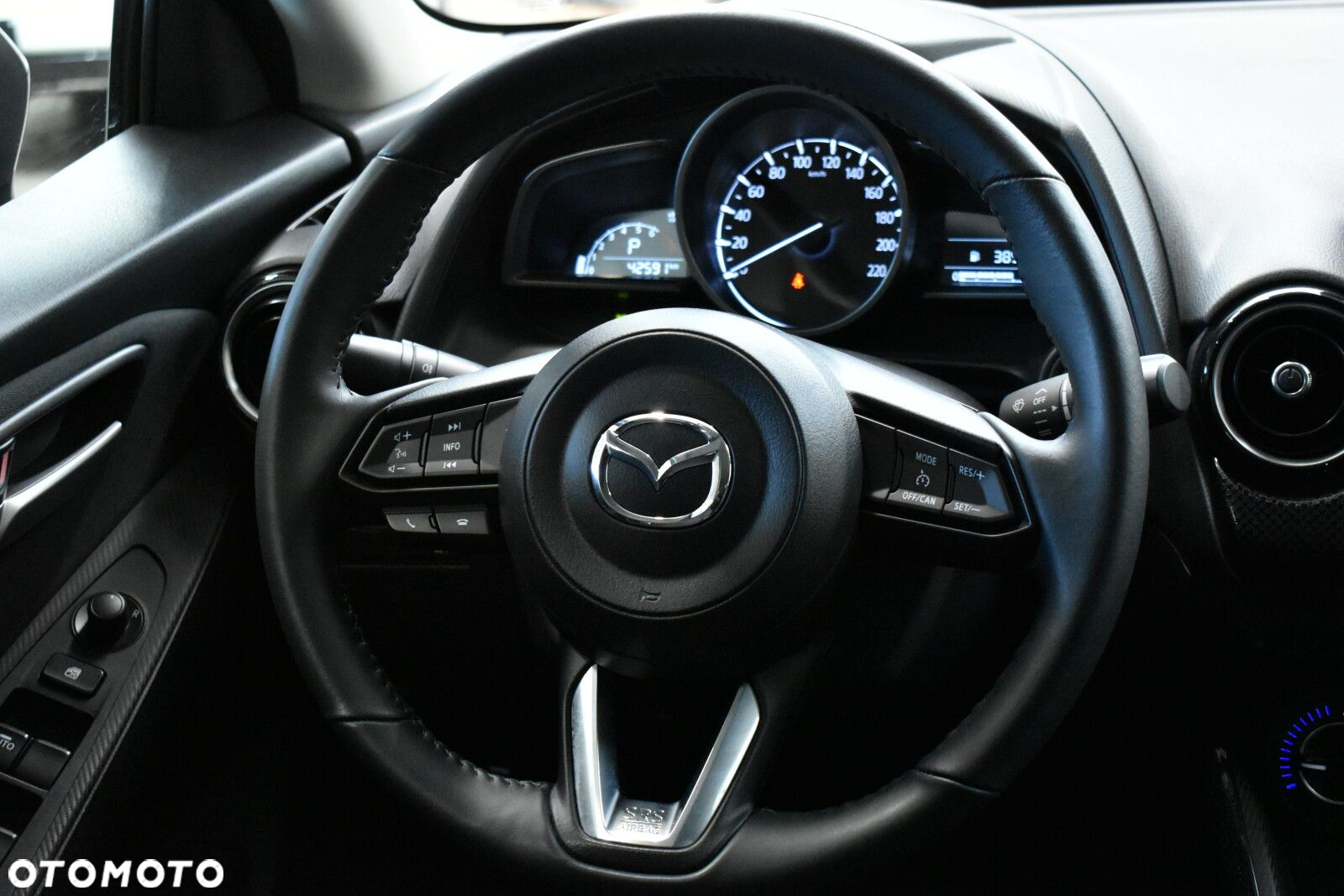 Mazda 2 - 10