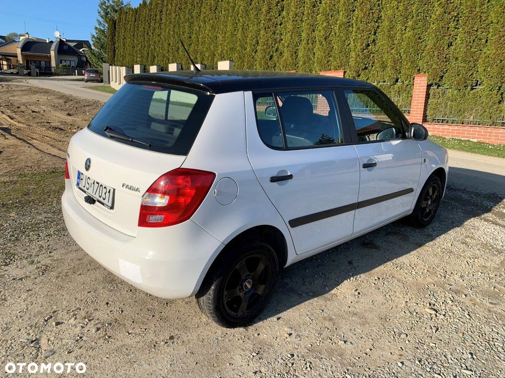 Skoda Fabia 1.2 HTP Cool Colour Edition - 13