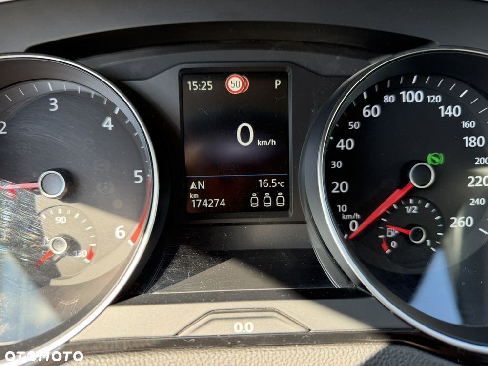 Volkswagen Passat - 16