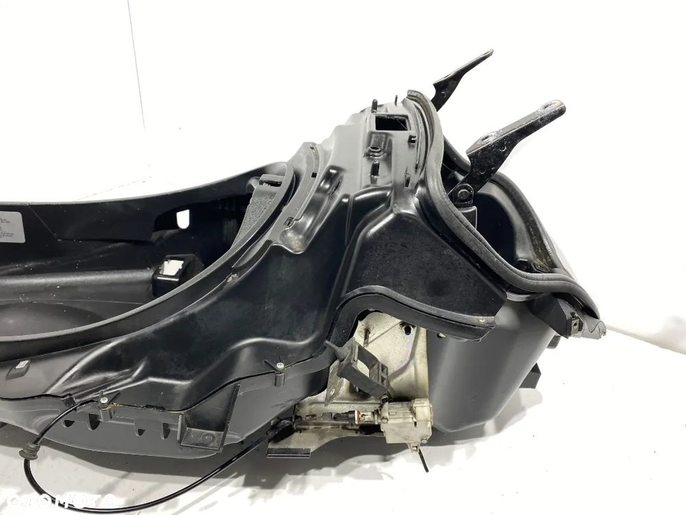 Kufer schowek Piaggio MP3 125 - 6