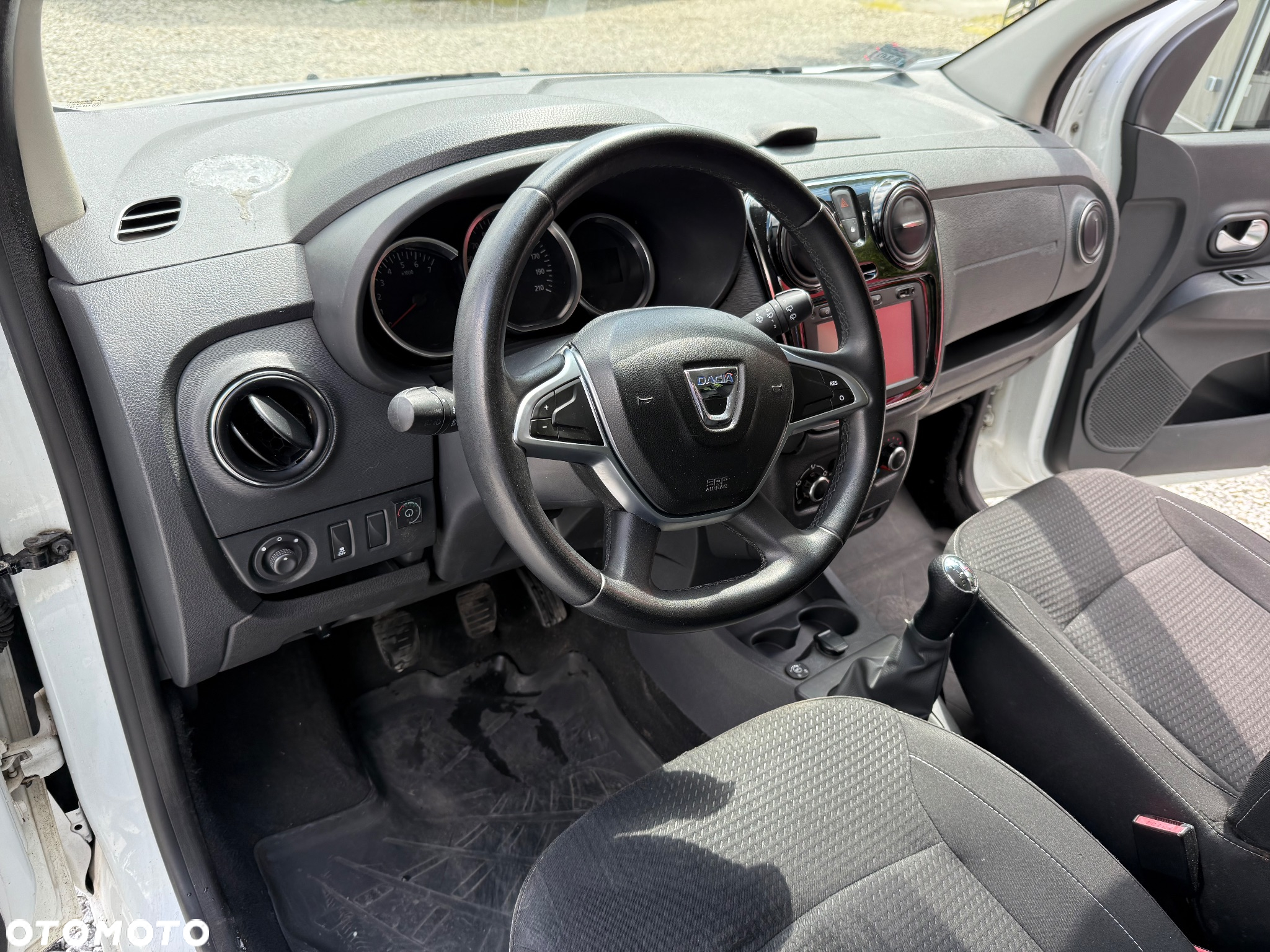 Dacia Lodgy 1.6 SCe Laureate S&S - 9
