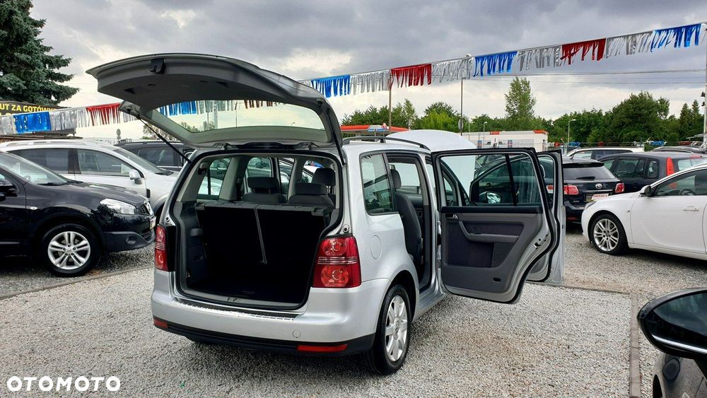 Volkswagen Touran - 16