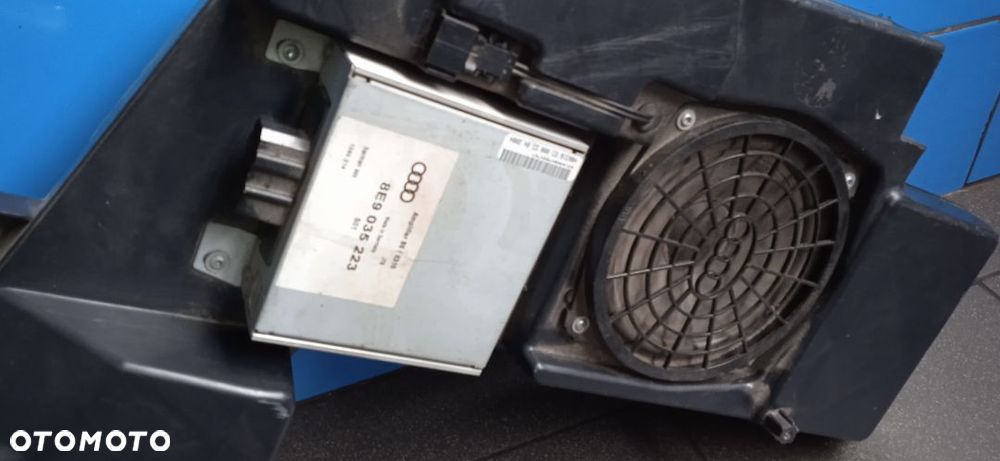 Subwoofer głośnik wzmacniacz Audi 8E9035223 - 2