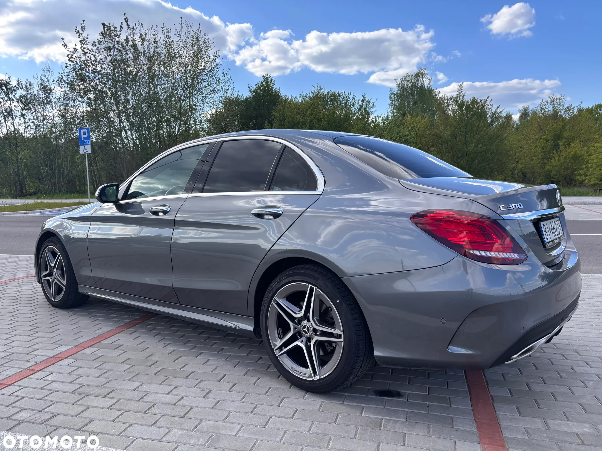 Mercedes-Benz Klasa C 300 T 4Matic 9G-TRONIC AMG Line - 3