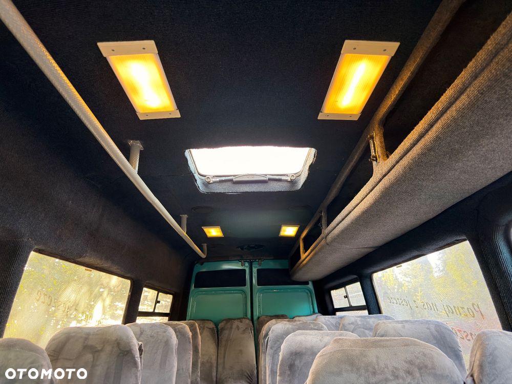 Mercedes-Benz Sprinter - 14