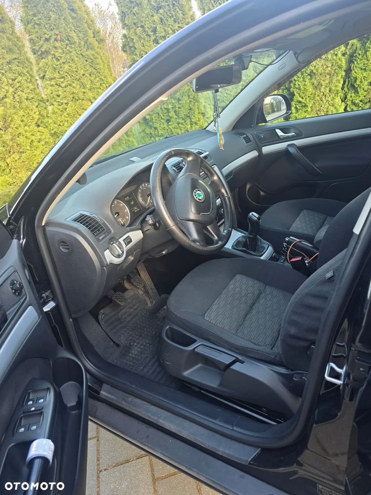 Skoda Octavia 1.6 Ambiente - 9