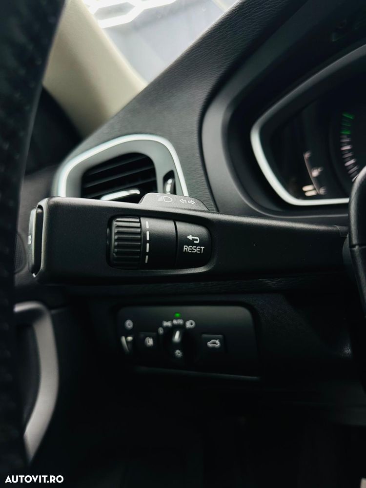 Volvo V40 D2 DRIVe Momentum - 26