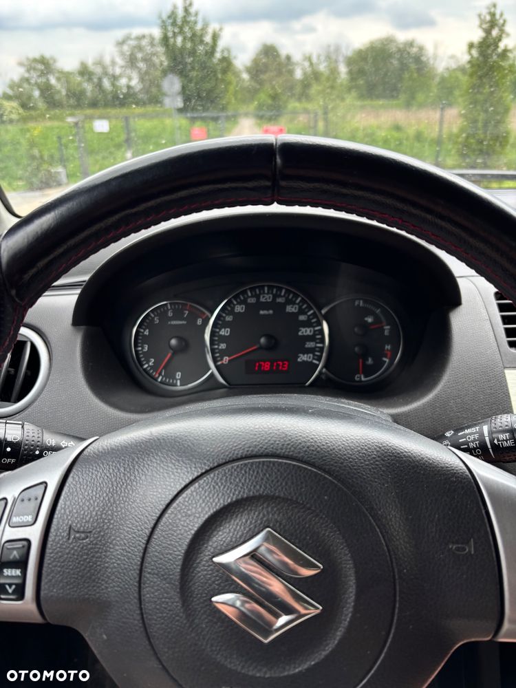Suzuki Swift - 4