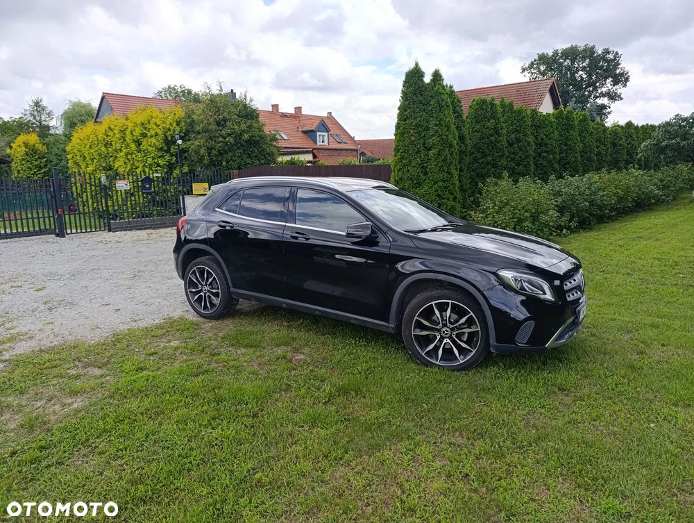 Mercedes-Benz GLA 200 7G-DCT - 11