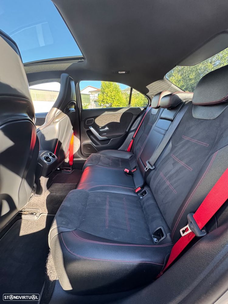 Mercedes-Benz A 35 AMG 4Matic Speedshift DCT 7G - 7