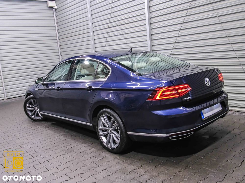 Volkswagen Passat - 4
