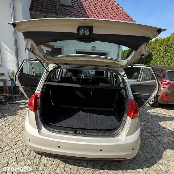 Kia Venga 1.6 L - 8