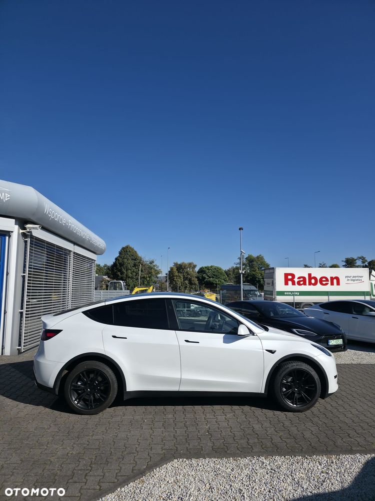 Tesla Model Y - 5