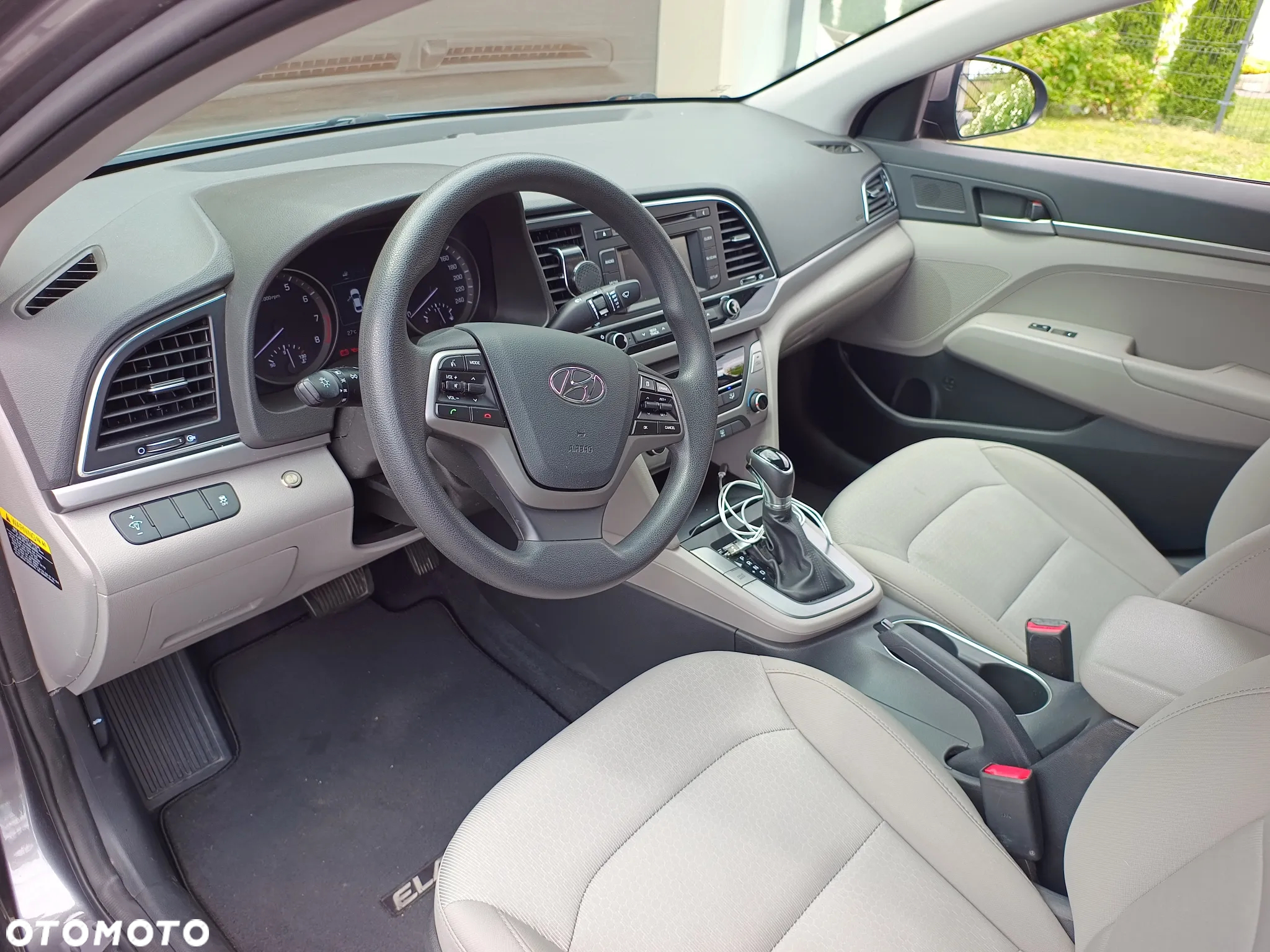 Hyundai Elantra 1.6 Comfort Premiere - 12