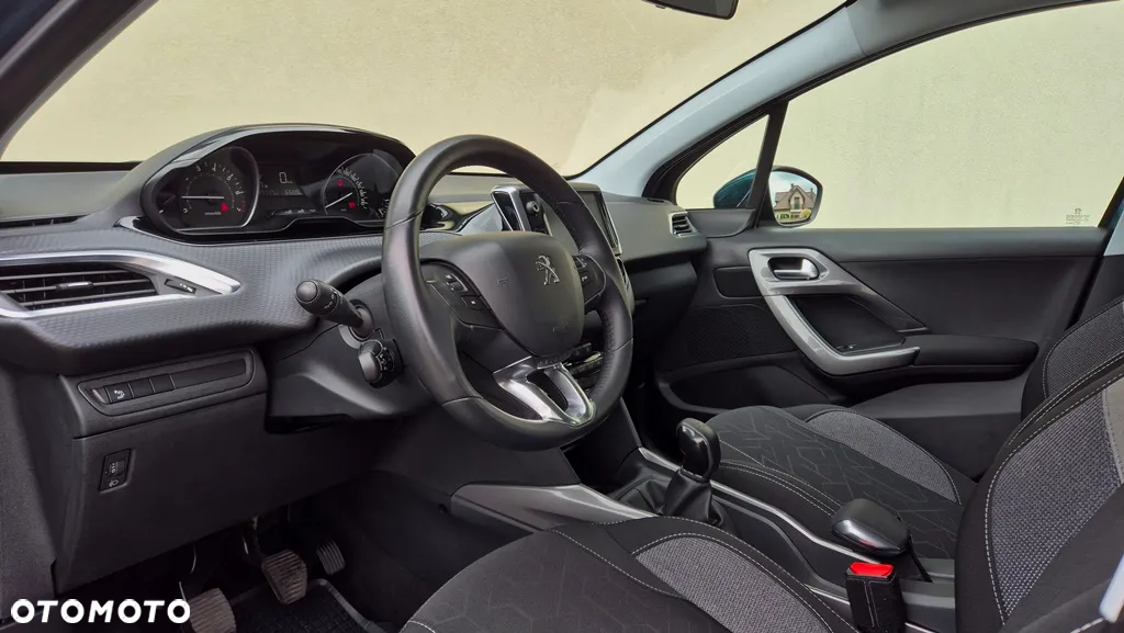 Peugeot 2008 1.2 Pure Tech Style S&S - 22