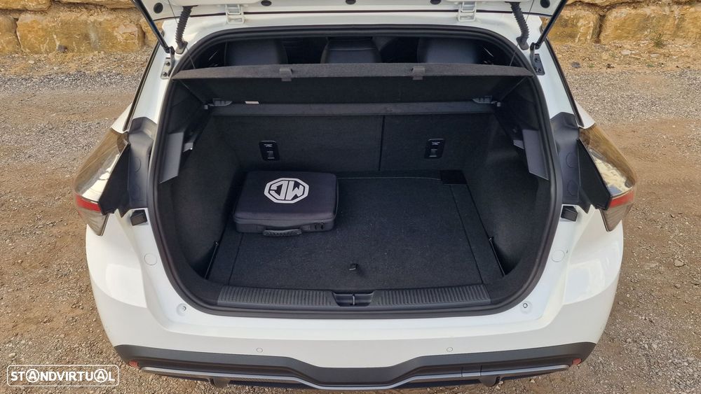 MG MG4 64 kWh Luxury - 37