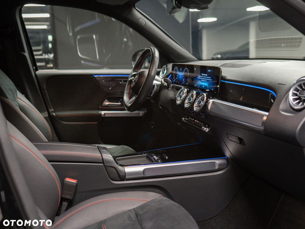 Mercedes-Benz GLB 200 AMG Line 7G-DCT - 12