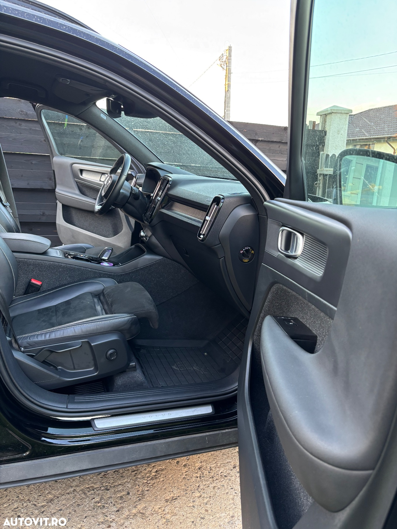 Volvo XC 40 B4 AT8 AWD Mild Hybrid R-Design - 13