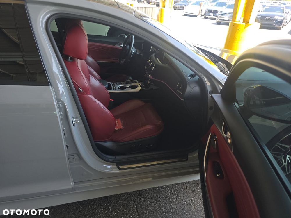 Kia Stinger - 8