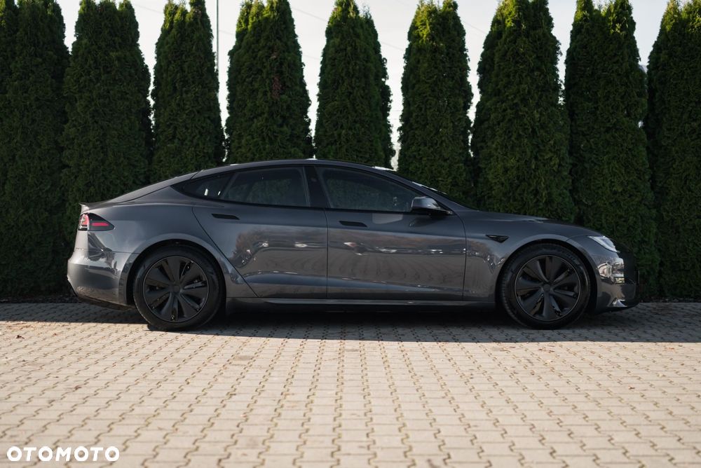Tesla Model S - 8
