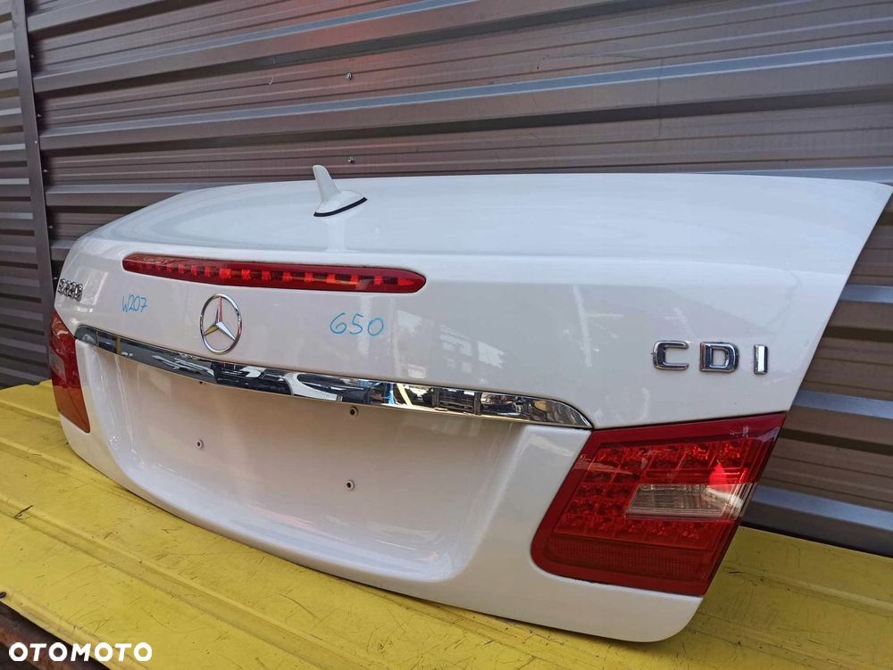 MERCEDES W207 KLAPA TYŁ CABRIO 650 - 2