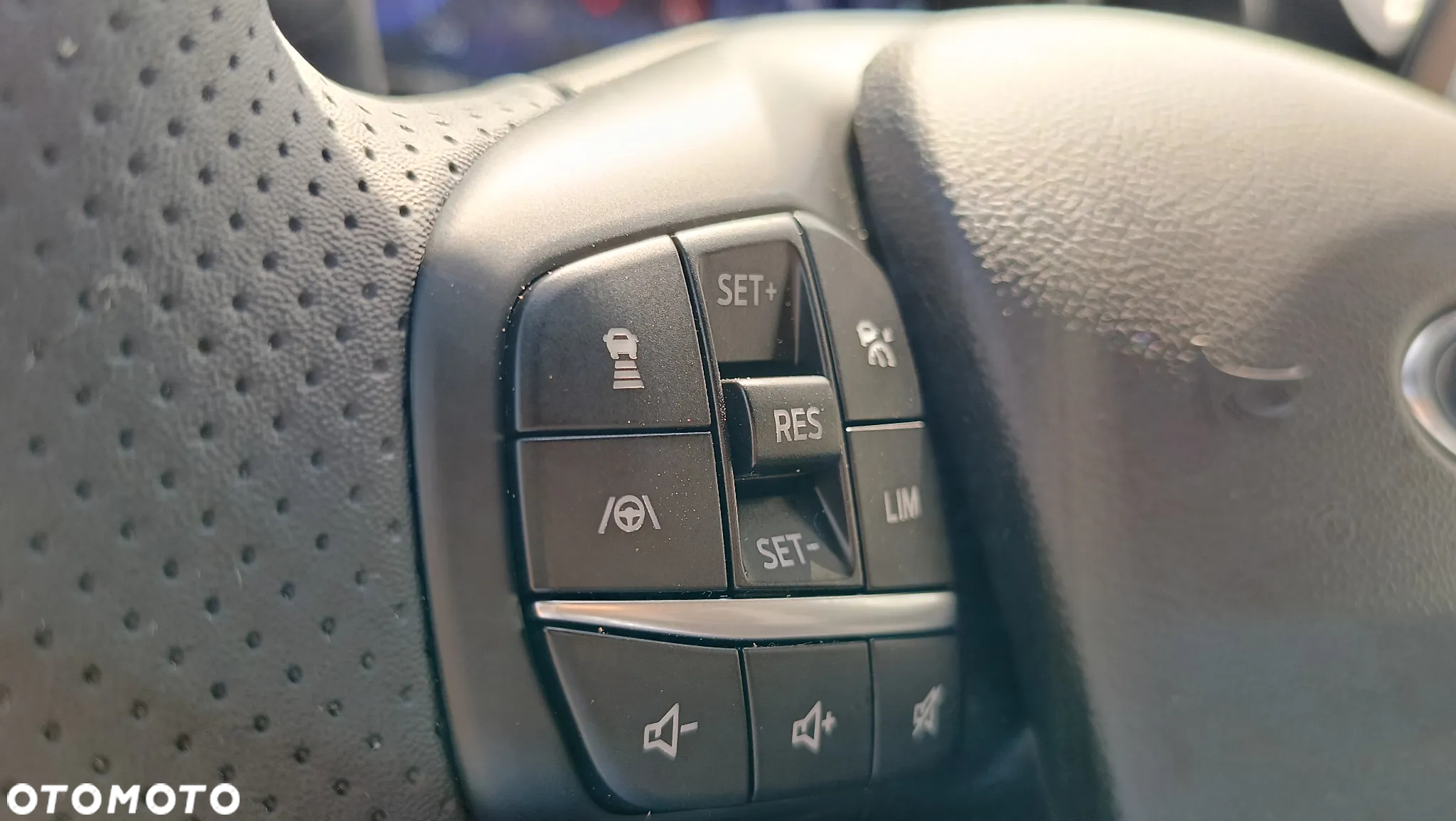 Ford Kuga - 25