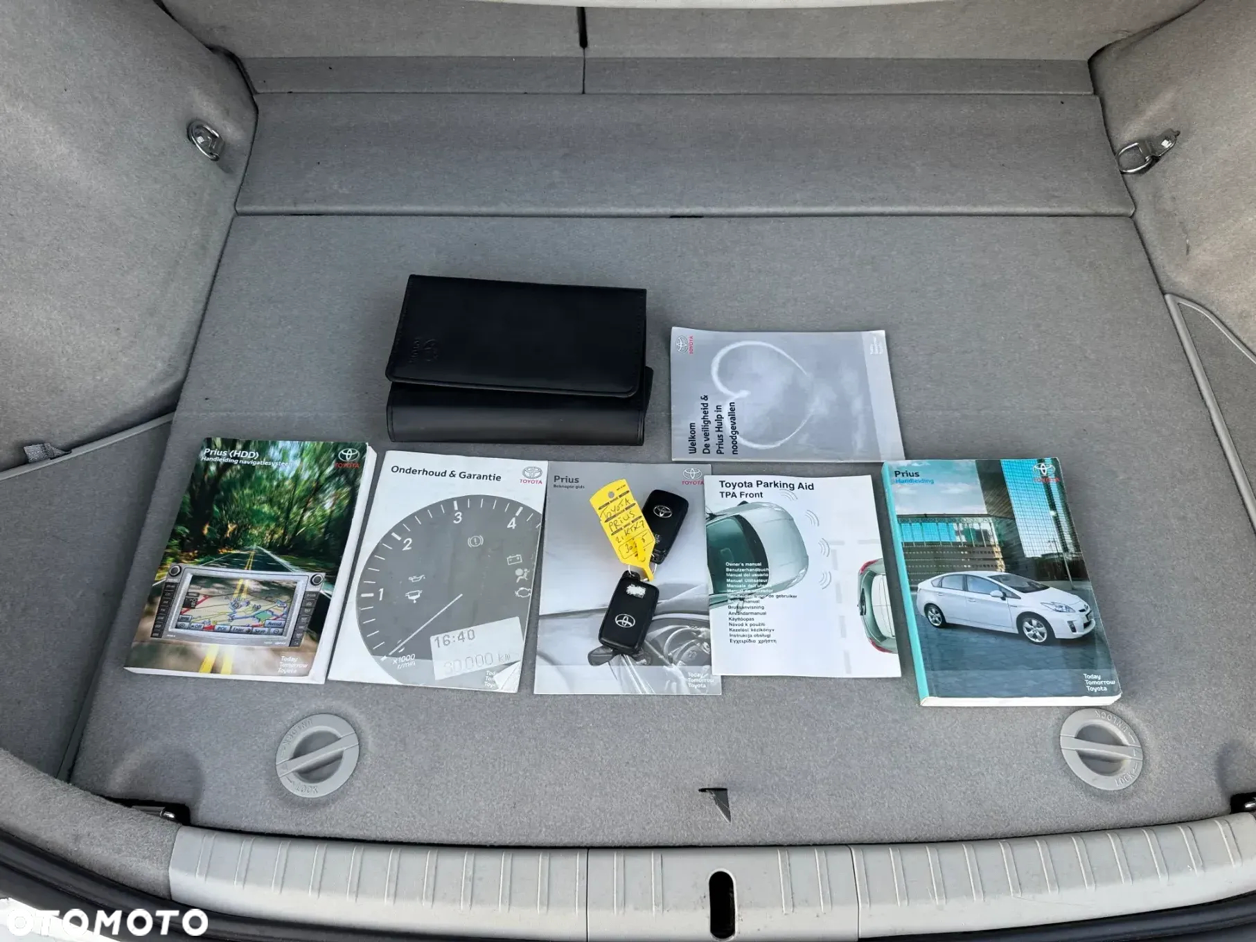 Toyota Prius 1.8 HSD Sol - 35
