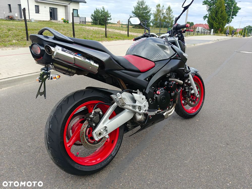 Suzuki GSR - 14