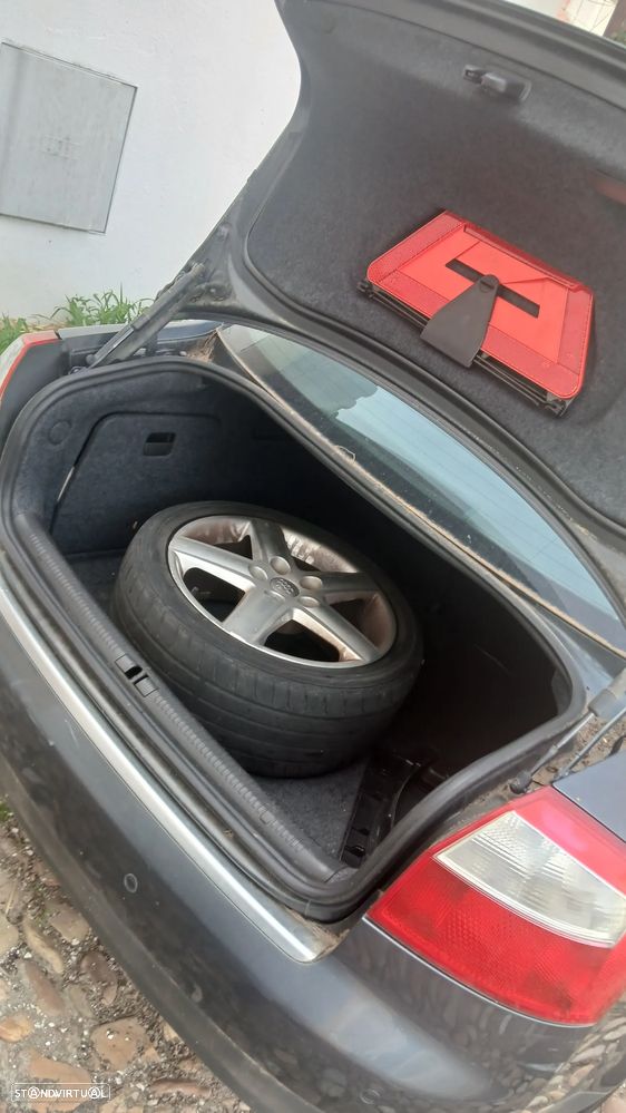 Audi A4 2.5 TDI quattro - 6