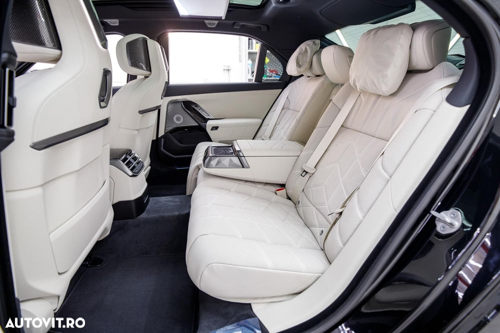 BMW Seria 7 740 xDrive MHEV - 18