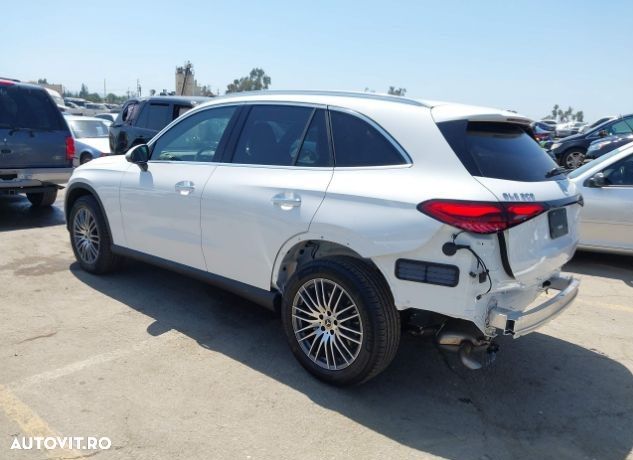 Mercedes-Benz GLC 300 4Matic 9G-TRONIC Avantgarde Advanced - 3