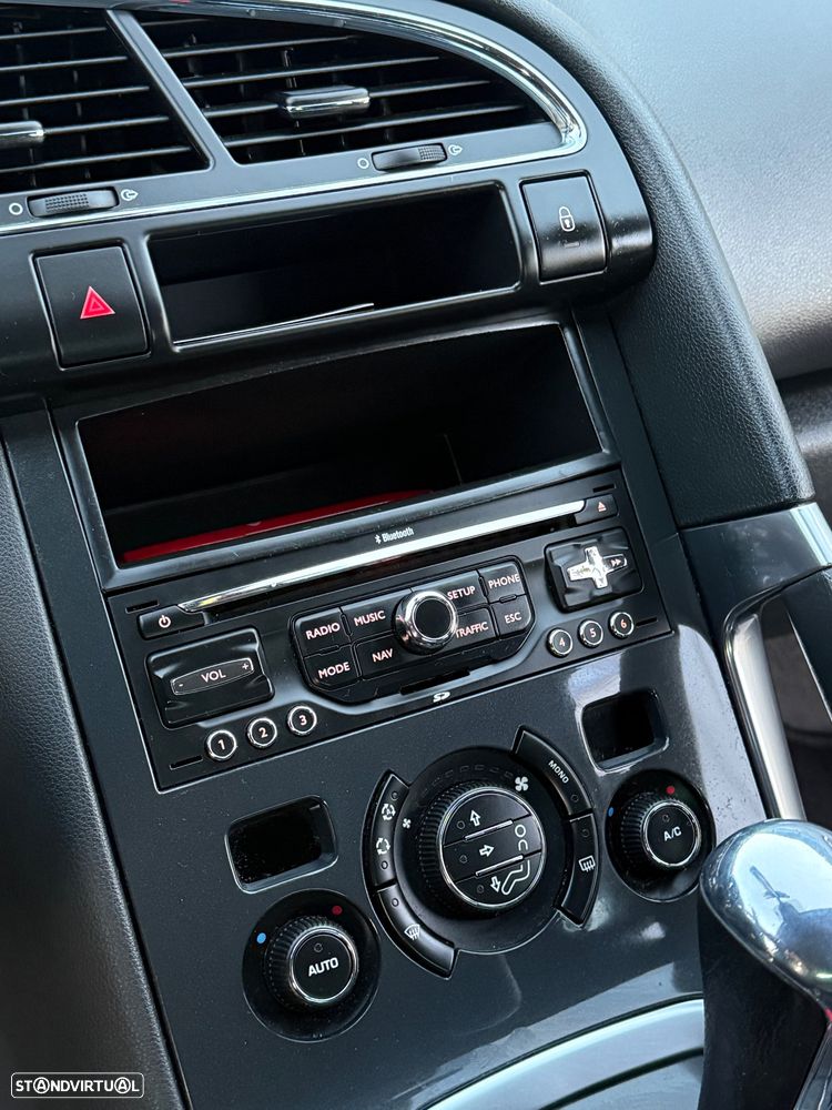 Peugeot 3008 1.6 e-HDi Executive CMP6 - 19