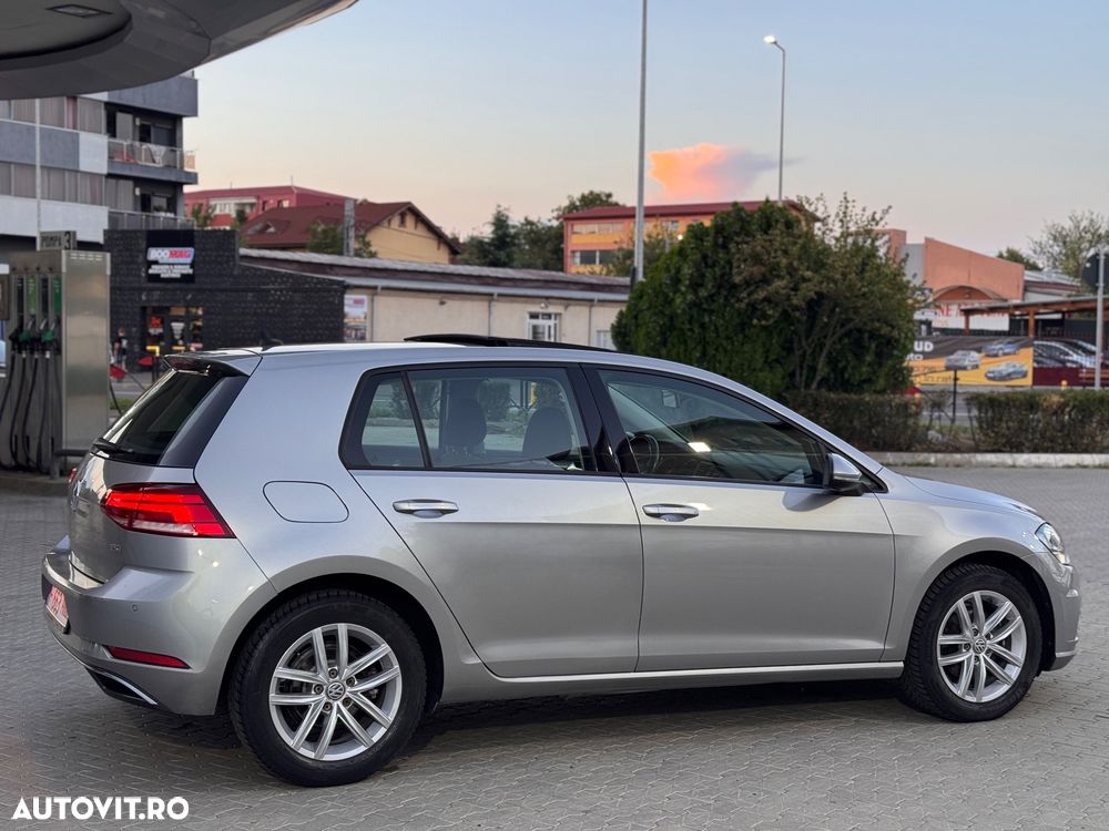 Volkswagen Golf - 10