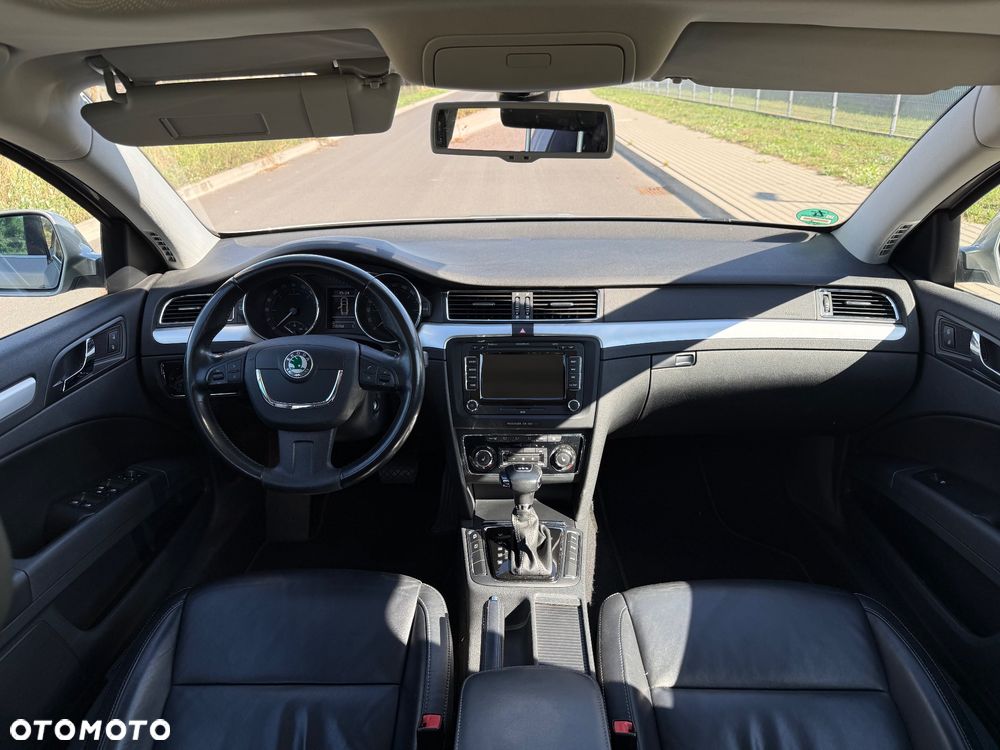 Skoda Superb 2.0 TDI Elegance Outdoor DSG - 14