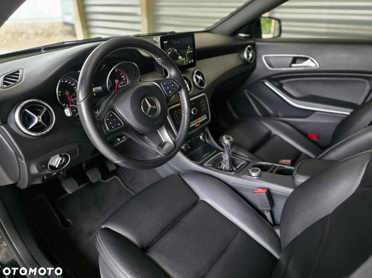 Mercedes-Benz CLA - 12