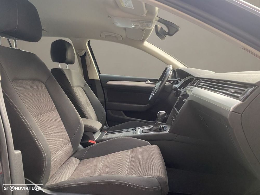 VW Passat Variant 1.6 TDI Confortline DSG - 12