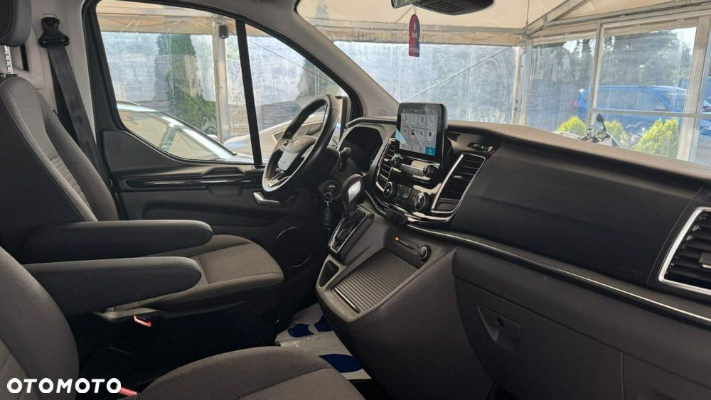 Ford Tourneo Custom - 37
