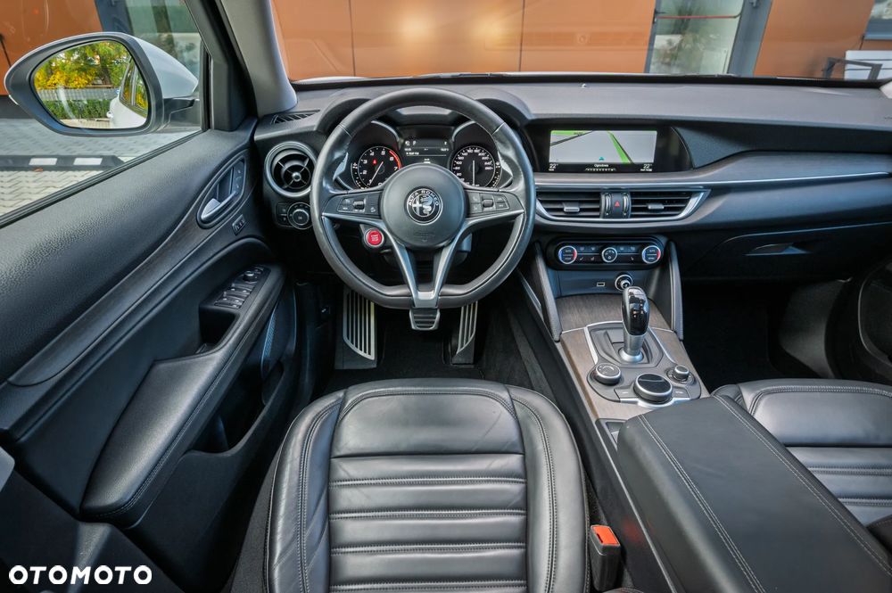 Alfa Romeo Stelvio - 15