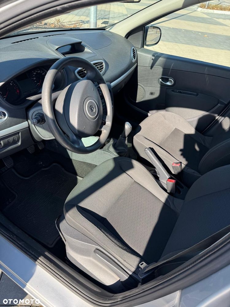 Renault Clio 1.2 16V All Inclusive - 6