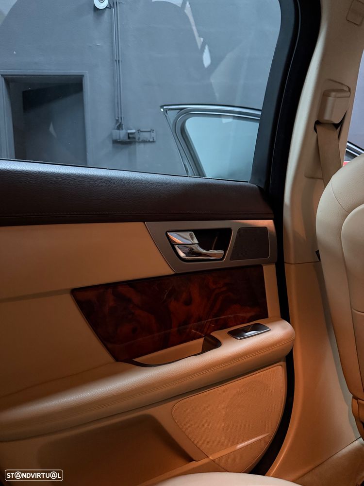 Jaguar XF 3.0 D V6 Premium Luxury - 18