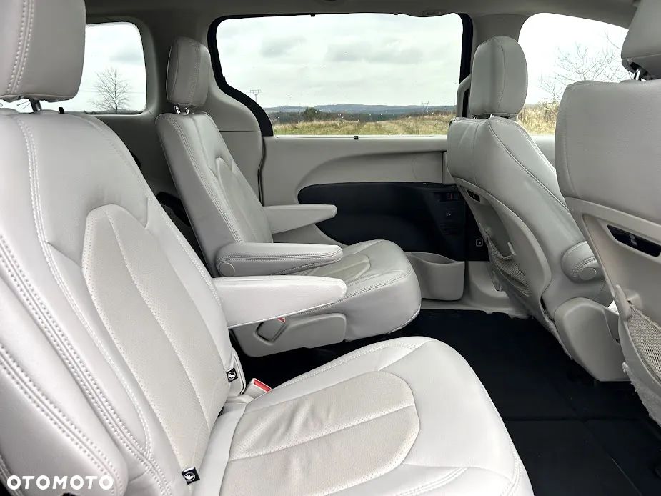 Chrysler Pacifica - 24