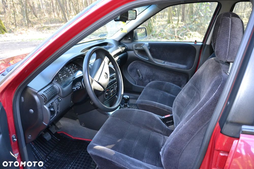 Opel Astra 1.6 GLS - 7