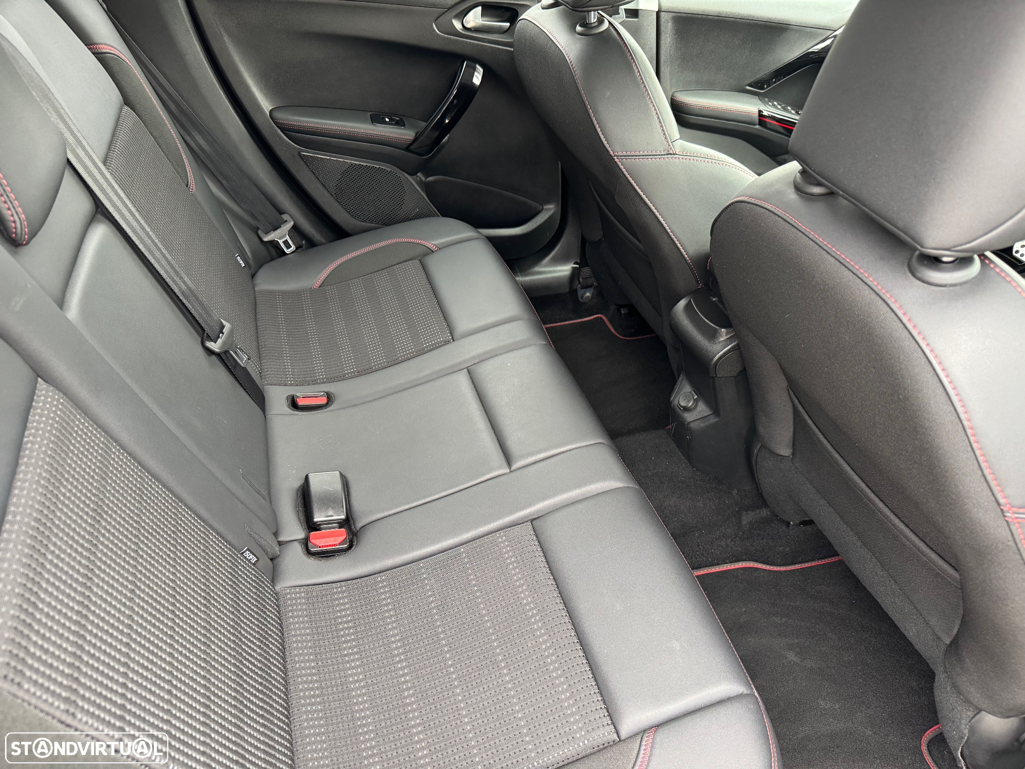 Peugeot 2008 1.2 PureTech GT Line EAT6 - 11