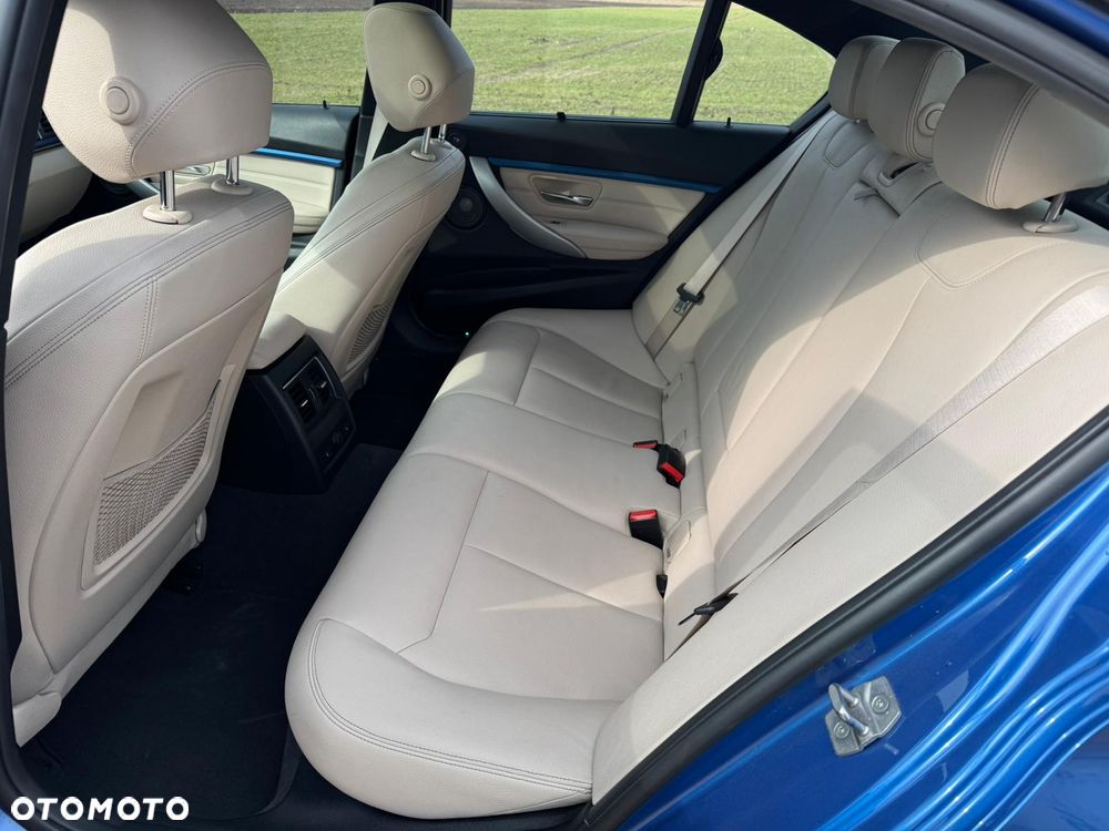 BMW Seria 3 340i xDrive Edition M Sport Shadow - 19