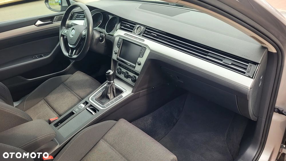 Volkswagen Passat 1.8 TSI BMT Comfortline - 23