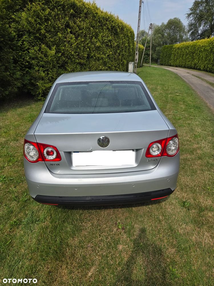 Volkswagen Jetta 2.0 TDI Comfortline - 6