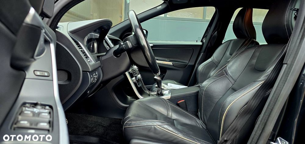 Volvo XC 60 D4 Drive-E R-Design Momentum - 32