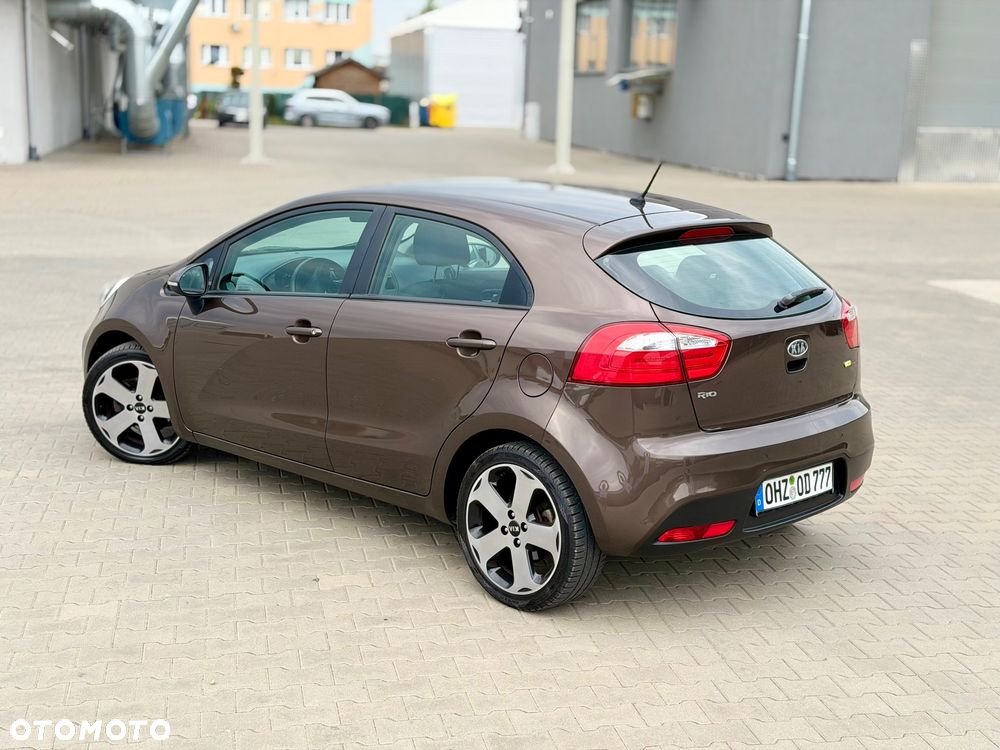 Kia Rio 1.4 Dream Team Edition - 12